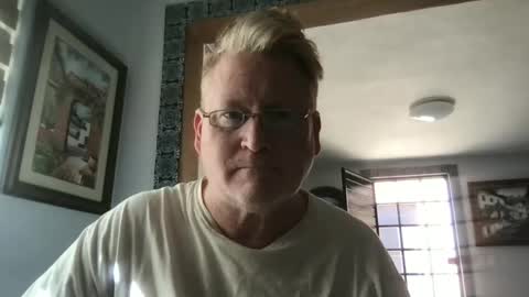 Snapshot of tomascausa chatting on February 12, 9:22 pm Hola online show from February 12, 9:22 pm