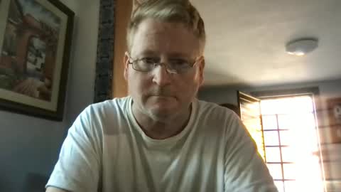 Snapshot of tomascausa chatting on December 9, 10:30 pm Hola online show from December 9, 10:30 pm