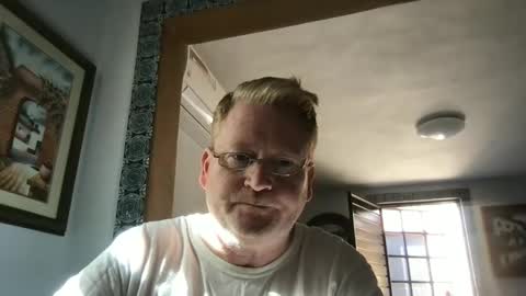 Snapshot of tomascausa chatting on December 3, 9:06 pm Hola online show from December 3, 9:06 pm