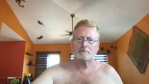 Snapshot of tomascausa chatting on September 24, 6:25 pm Hola online show from September 24, 6:25 pm