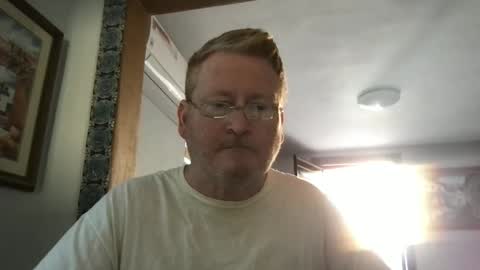 Snapshot of tomascausa chatting on December 5, 4:17 pm Hola online show from December 5, 4:17 pm