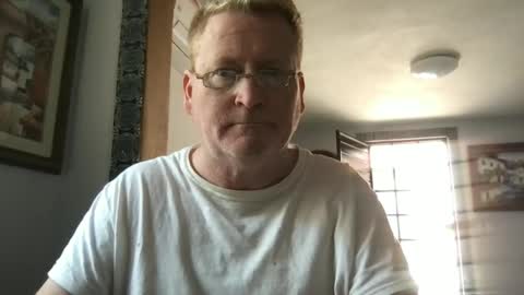 Snapshot of tomascausa chatting on January 8, 8:39 pm Hola online show from January 8, 8:39 pm