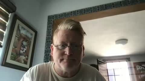 Snapshot of tomascausa chatting on February 7, 9:15 pm Hola online show from February 7, 9:15 pm