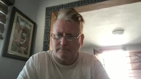 Snapshot of tomascausa chatting on February 5, 6:15 pm Hola online show from February 5, 6:15 pm