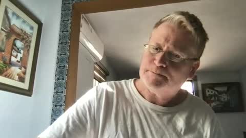 Snapshot of tomascausa chatting on January 22, 9:32 pm Hola online show from January 22, 9:32 pm