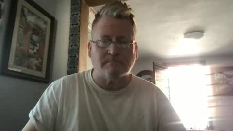 Snapshot of tomascausa chatting on February 6, 5:30 pm Hola online show from February 6, 5:30 pm