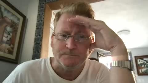 Snapshot of tomascausa chatting on December 4, 6:00 pm Hola online show from December 4, 6:00 pm