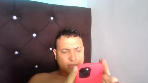 tomasstyl_ online show from August 6, 7:34 pm