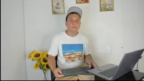 tomasstyl_ online show from June 2, 6:32 pm