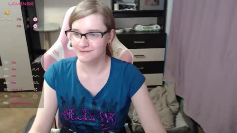 Snapshot of tomato_tease chatting on October 24, 1:45 pm tomato_tease online show from October 24, 1:45 pm