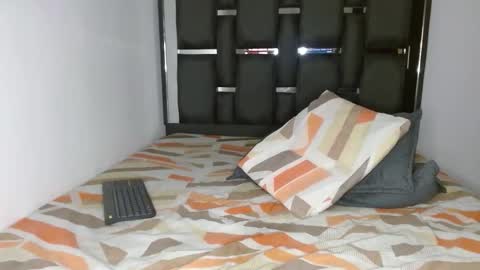 tomaz_18 online show from February 14, 3:42 am