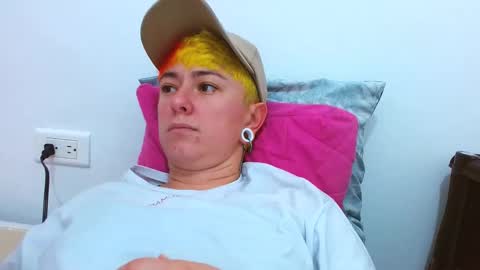 Blue online show from December 18, 8:37 pm