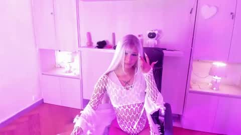 KAELANI online show from April 18, 8:31 pm