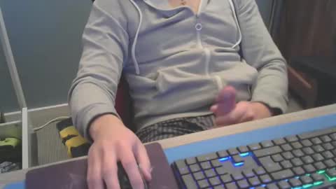 Snapshot of tomin3m chatting on February 3, 5:14 pm tomin3m online show from February 3, 5:14 pm