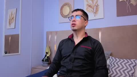 tommas_johnson online show from April 16, 11:10 am