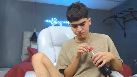 Tommy  online show from February 20, 6:39 am