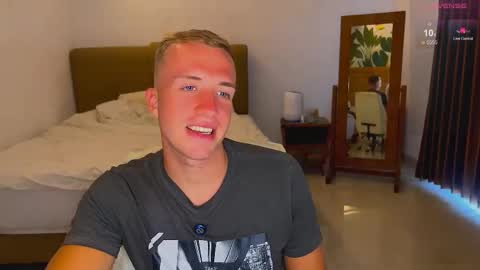 Snapshot of tommy_cumfinger chatting on September 18, 1:53 am Tommy online show from September 18, 1:53 am