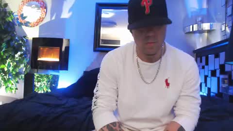 Snapshot of tommy_knuckles chatting on March 4, 7:19 am Tommy online show from March 4, 7:19 am