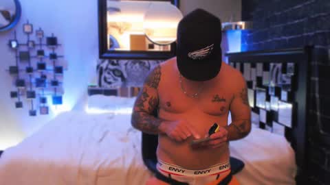 Snapshot of tommy_knuckles chatting on September 19, 5:38 pm Tommy online show from September 19, 5:38 pm