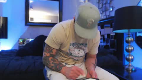 Snapshot of tommy_knuckles chatting on March 1, 8:02 am Tommy online show from March 1, 8:02 am