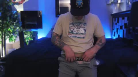 Snapshot of tommy_knuckles chatting on March 11, 3:04 am Tommy online show from March 11, 3:04 am