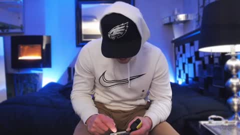 Snapshot of tommy_knuckles chatting on February 16, 4:42 am Tommy online show from February 16, 4:42 am