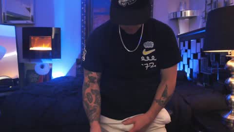 Snapshot of tommy_knuckles chatting on February 6, 5:46 am Tommy online show from February 6, 5:46 am