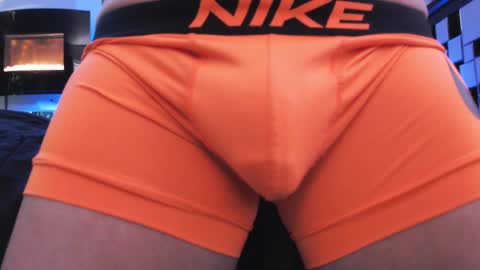 Snapshot of tommy_knuckles chatting on February 28, 4:21 am Tommy online show from February 28, 4:21 am