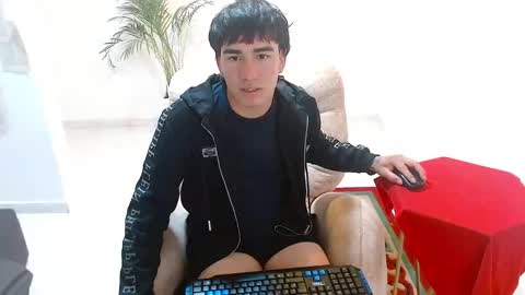 tomy337271 online show from December 3, 6:08 pm