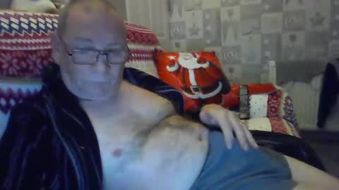 tony14712 online show from December 13, 1:04 am