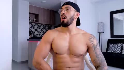 tony muscle1 online show from December 14, 8:26 pm