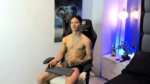Snapshot of tony_petrov chatting on October 11, 8:41 am tony_petrov online show from October 11, 8:41 am