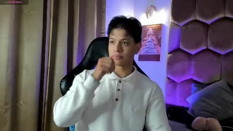 tony_petrov online show from July 12, 5:43 am