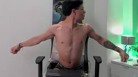 tony_petrov online show from January 11, 4:18 am