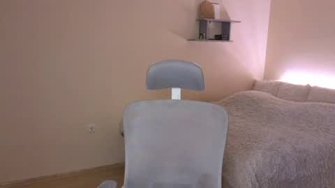 toohornyserj online show from April 18, 8:20 pm