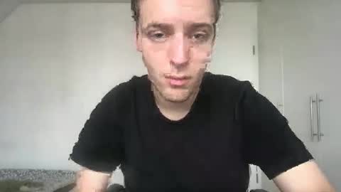 Max online show from October 31, 9:10 am