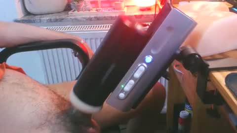 toohugeandstonedxoxo online show from September 14, 8:10 pm