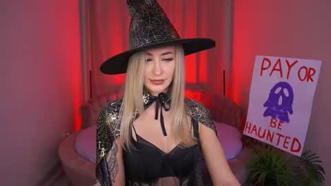 top_grace online show from October 31, 11:05 pm