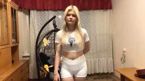 Lina online show from December 1, 1:31 pm