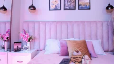 Tracy  online show from February 3, 8:35 pm