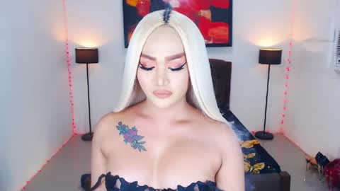 KYLIE BELLA  TS online show from July 22, 2:35 am