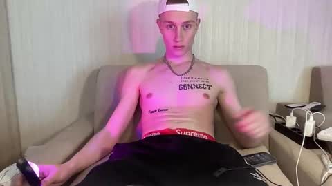 Travis online show from April 17, 7:11 am