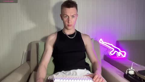 Travis online show from June 4, 9:26 am