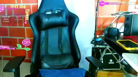 TRAVIS. online show from January 31, 7:11 pm