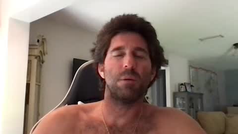 TravisKenn online show from October 27, 4:18 pm