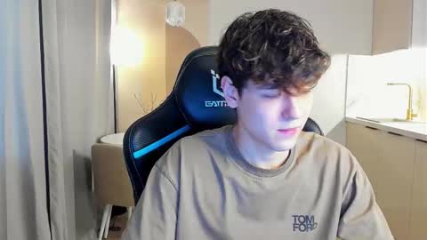 travisrivas online show from October 10, 8:53 am