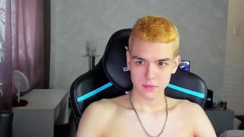 travisrivas online show from March 8, 8:00 am