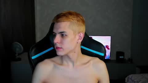 travisrivas online show from March 8, 3:13 pm