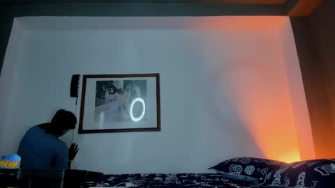 TRAV - INDEPENDENT MODEL online show from November 11, 7:05 pm