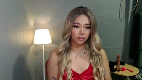 trexie_fucks15 online show from October 8, 3:56 am